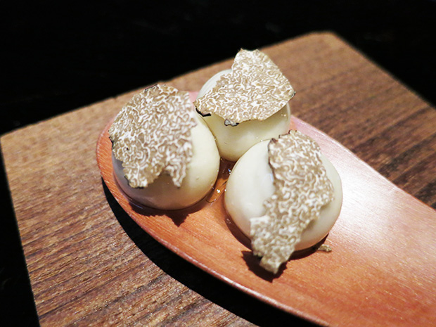 Cuisine Moderniste - Takazawa - Sphérifications de panais et truffe