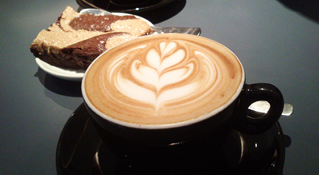 Ten Belles - Cappuccino, Latte art et Brownie au beurre de cacahuètes