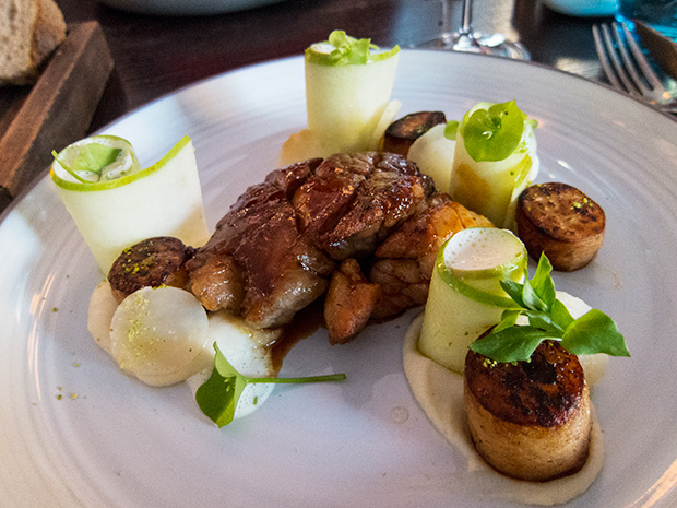 Neva cuisine - Ris de veau crousti-fondant, céleri roti au cidre, pommes Granny Smith, jus de viande