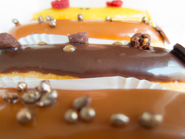 Eclair de génie - Caramel beurre salé, chocolat grand cru, fruit de la passion