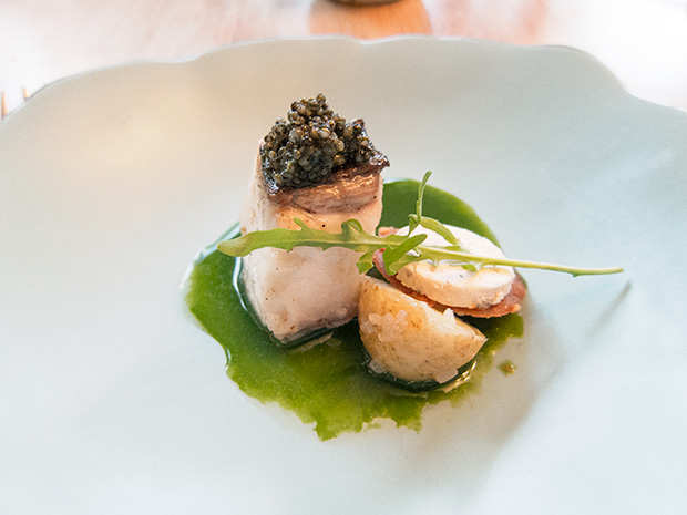 La Mare aux Oiseaux - Poisson chat fumé à la Tourbe de Brière, pommes de terre nouvelles, caviar végétal et beurre nantais