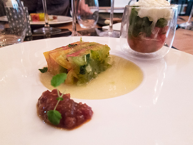 Matière à... - Compressé de tomates anciennes et pastèque à la marjolaine, mousse mozzarella et sorbet basilic à la menthe poivrée