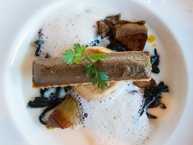 Le Jardin des Sens - La royale fondante de cèpes, velouté de topinambours, quelques trompettes des morts, cube de foie gras et sa tartine, écume de cèpes