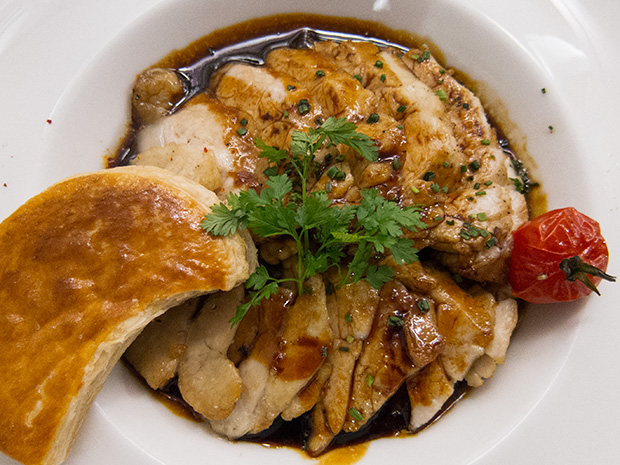 Le Petit Bistrot - Noix de ris de veau, braisé au frontignan