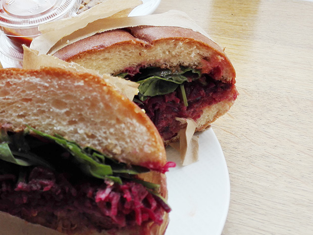 Frenchie to go - Pulled pork sandwich, frites