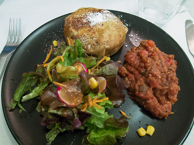 Café Lulu - Pastilla de poulet, oeuf, amandes, ratatouille