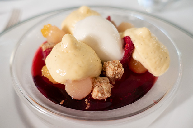 The Marcel - Fraîcheur hibiscus framboise, croustillant citron vert et émulsion d'une crème brûlée à la vanille de Madagascar